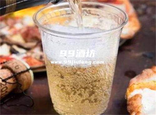 喝了白酒后吐了一晚上