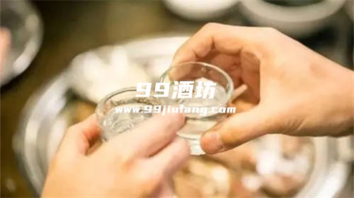 喝白酒是不是会增加眼压