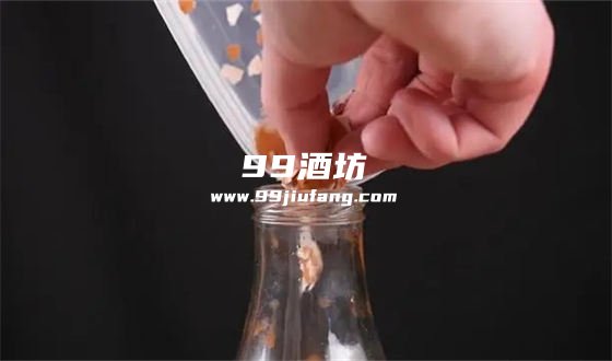 新买的白酒瓶怎么清洗干净