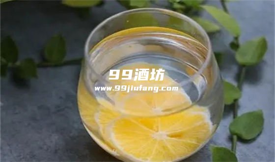 怎样用白酒洗脸才能白