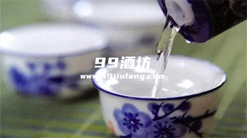 白酒刺鼻好还是不刺鼻好