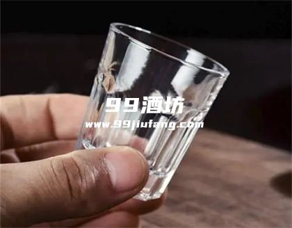 半斤白酒大概有多少杯