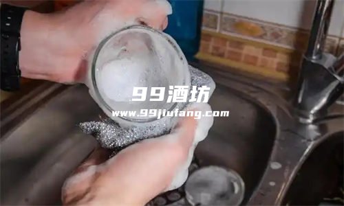 装白酒的杯子怎么清洗干净