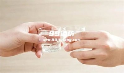 昨晚喝了白酒今天小腿疼是怎么回事