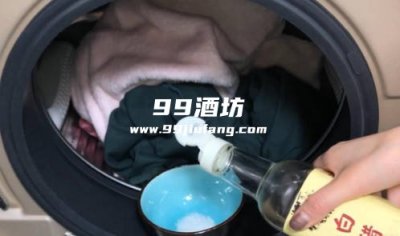 洗衣服时候可以加白醋和白酒吗