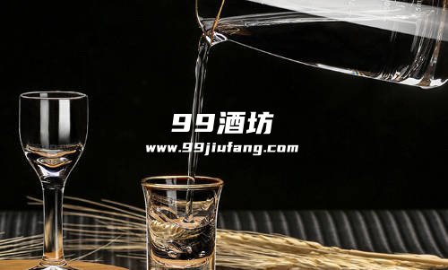 为什么酒倒出来放置一天在闻有臭味