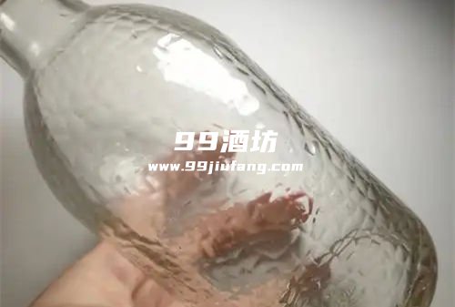 如何快速处理白酒瓶上的标签