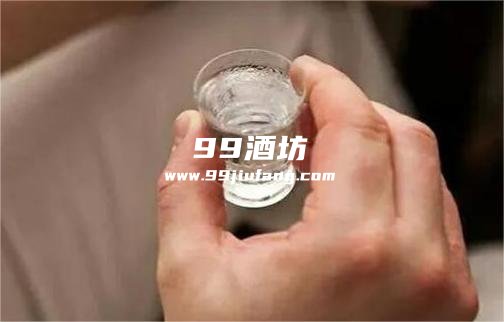 喝了二两白酒多久可以开车